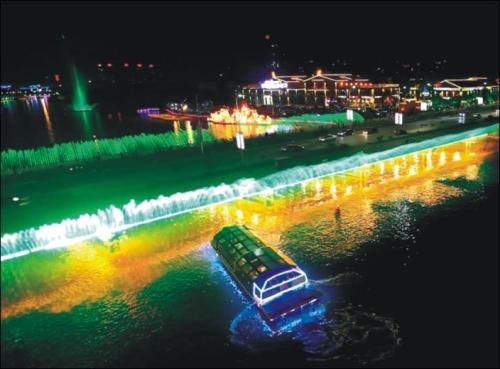成都首个水域旅游夜航航线建成 “桥上喷泉瀑布”亮相