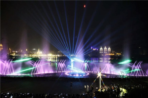 西双版纳景洪澜沧江音乐喷泉，满满的都是民族色彩
