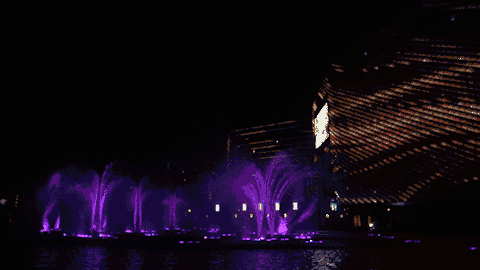 夜幕下的上海爱琴海“海上世界”音乐喷泉，竟这样"撩人"....