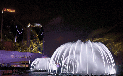 东港音乐喷泉首次上演“冬季场”